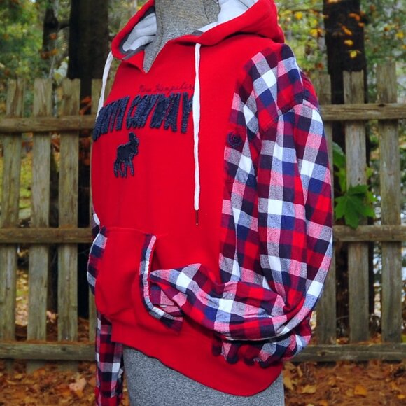 North Conway NH Upcycled Reconstructed Red Hoodie Sweatshirt Med Check Sleeves - Picture 9 of 11